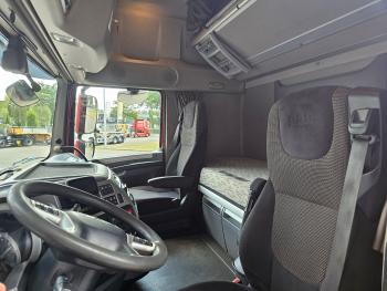 DAF XF 460 6x2 / PENZ CRANE